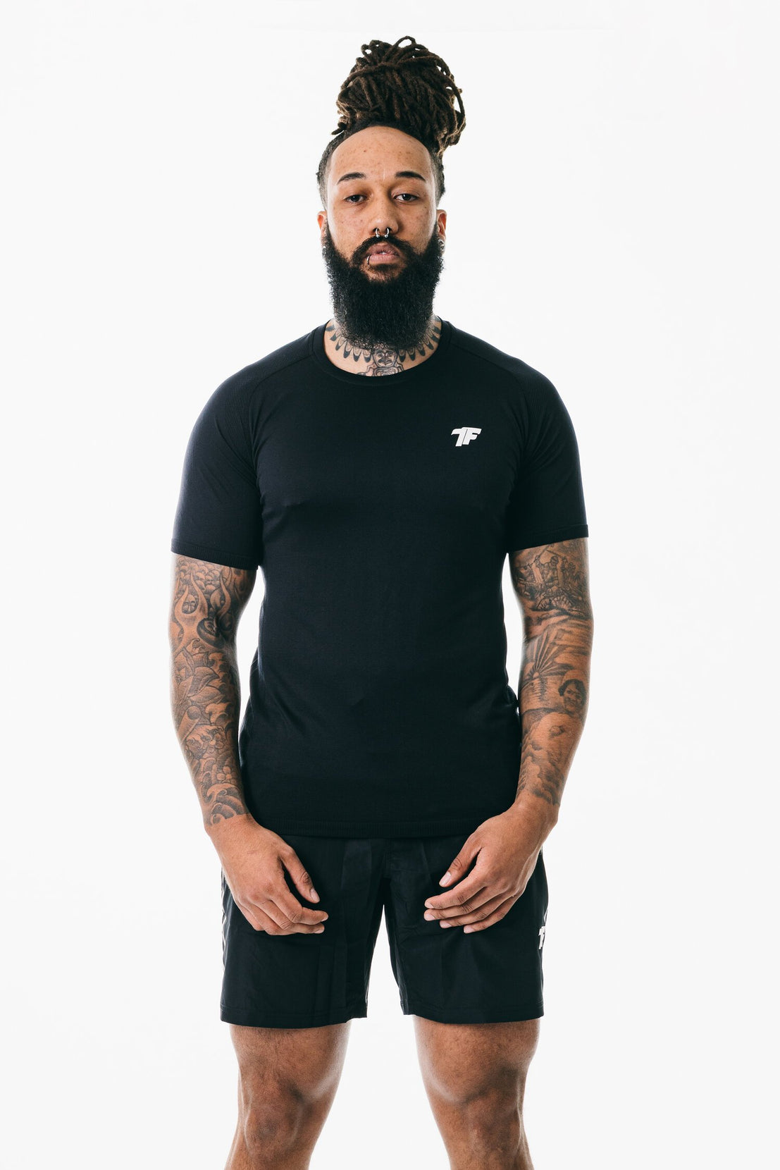 A man wearing true form UK black muscle Fit T-shirt